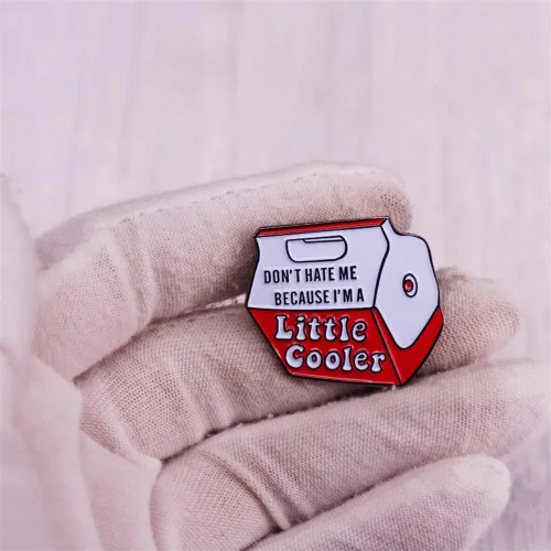 Vista 2 de Don't hate me because I'm a little cool Words Esmalte Pin Socially Awkward Badge Bag Clothes Lapel Pin Punk Jewelry Regalo para amigos, Metal, Sin
