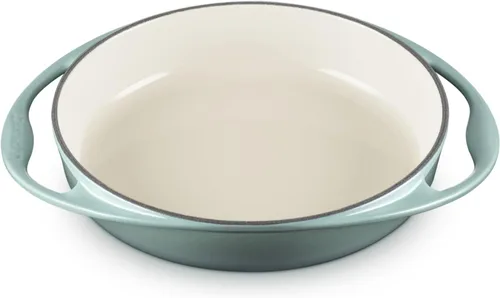 Vista 7 de Le Creuset - Plato redondo de hierro fundido esmaltado, 2 cuartos de galón, color cereza Cerise
