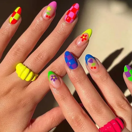 Vista 21 de MISUD - Uñas postizas largas con forma de ataúd, con diseño gótico de vampiro en negro y rojo, acrílico, 24 piezas