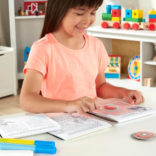 Vista 6 de Melissa & Doug, On The Go Secret Decoder, Set de actividad de lujo y juguete súper detective