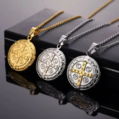 Vista 2 de Medalla de San Benito Medalla de Acero Inoxidable Collar para Mujeres Hombres Metal St Benito Cross Medallet Collares de fotos Gargantilla de San