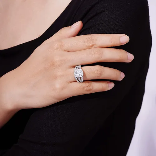 Vista 2 de Tienda Essentials Anillo de plata de ley chapado en platino con circonita cúbica Infinite Elements (anteriormente colección Tienda)