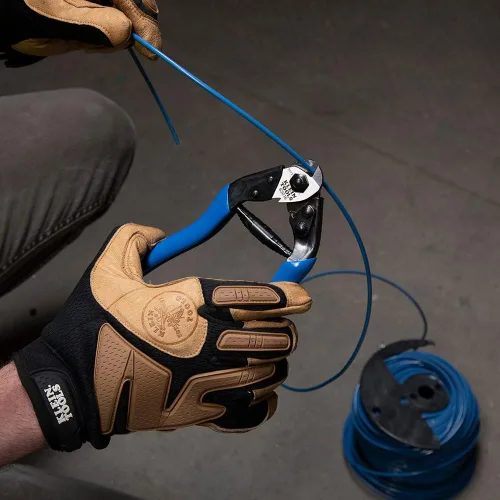 Vista 8 de Klein Tools 63016 Cortador de cables, tijeras de cable resistentes cortan ACSR, acero y la mayoría de cables endurecidos, con práctico bloqueo