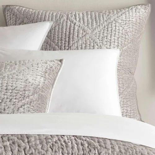 Vista 14 de Pine Cone Hill Parisienne Velvet Dove White - Funda acolchada blanca, tamaño estándar, patrón sólido blanco