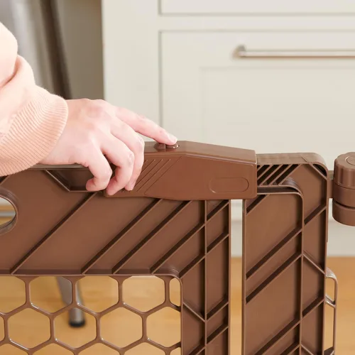 Vista 7 de Regalo - Puerta ajustable de plástico de 192 pulgadas para bebés y patio de juegos con puerta, marca galardonada, 2 en 1, kit de bonificación