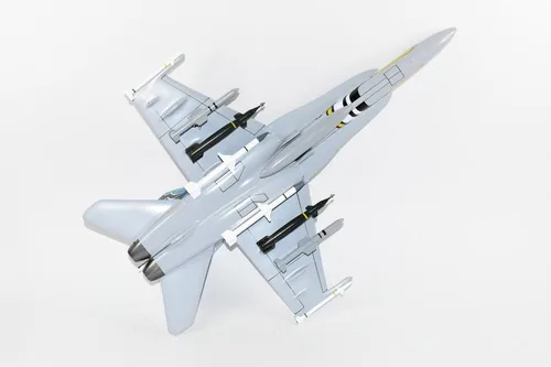 Vista 7 de VFA-82 Marauders USS Enterprise (2004) Modelo F/A-18C, Azul marino, escala 1/37 (18"), Caoba
