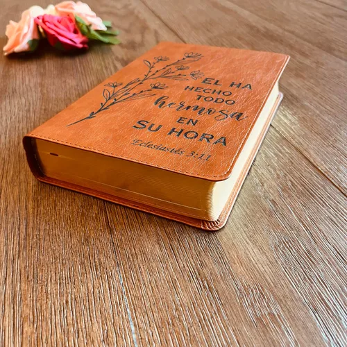 Vista 4 de STARKENBURG COMPANY Biblia ESV/RVR bilingüe personalizada: Crea tu propio diseño grabado personalizado con un diseñador, Reina Valera 1960 English