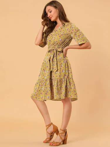 Vista 2 de Allegra K Vestido floral con dobladillo escalonado y volantes para mujer, cintura con lazo y cuello en V, manga acampanada, M