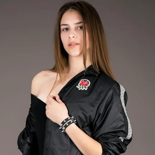Vista 6 de WLLHYF Pulsera ajustable de cuero con tachuelas punk rock negro Emo pulseras góticas para hombres y mujeres