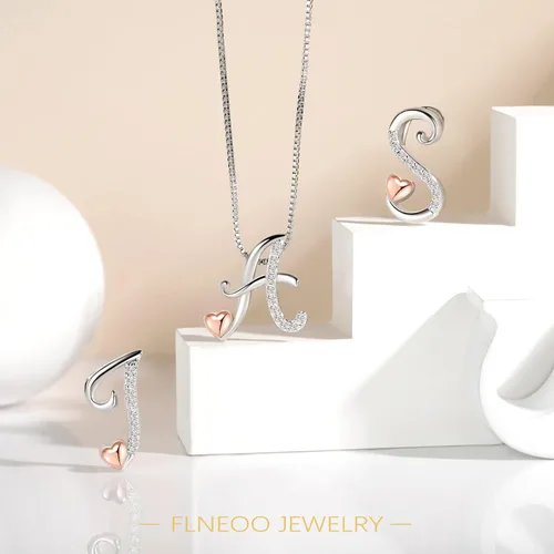 Vista 6 de FLNEOO Valentines Day Gifts for Girls Her Initial Necklaces for Women 14K Gold Plated Pendant Letter Necklace for Women Teen Girls Dainty Gold