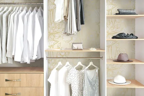 Vista 4 de NextWall - Papel tapiz para pared, diseño de loto floral (Oro metálico y crema)