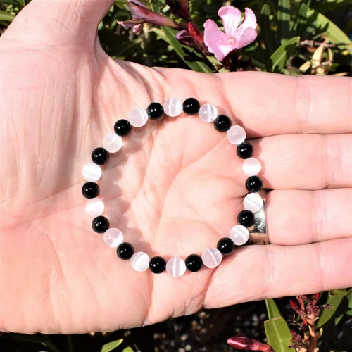 Vista 7 de Zenergy Gems - Pulsera con cuentas de cristal natural de 6mm y corazón de selenita para recargar incluido