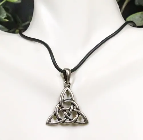 Vista 2 de Ebros Gift Celtic Trinity Triune Knotwork Triquetra Triple Goddess - Colgante de medallón de peltre con cordón de goma para accesorio de moda unisex