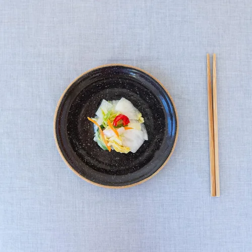 Vista 3 de Kimchi de col blanca de napa de medio galón (3.5 libras) [vegano, sin gluten, sin OMG, probiótico] por Choi's Kimchi Co. fabricado en Estados Unidos.