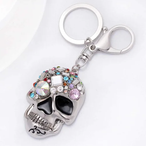 Vista 8 de YGMONER Llavero de cabeza de calavera de cristal, llavero brillante para automóvil y accesorio de bolsa con bolsa de regalo (calavera)