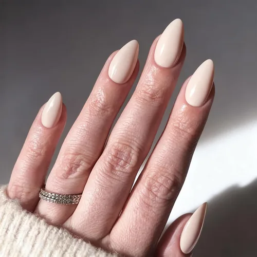 Vista 18 de Uñas postizas medianas a presión con forma de almendra y nude K-Nude
