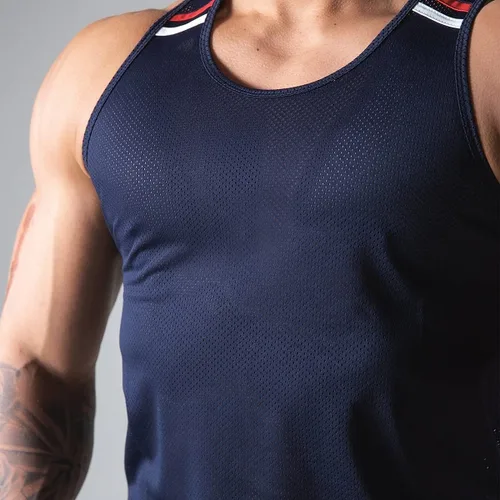 Vista 3 de Magiftbox Camiseta sin mangas ligera de malla para hombre, chaleco de entrenamiento de secado rápido, camiseta sin mangas atlética para hombre T47