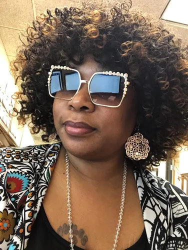 Vista 2 de FEISEDY Gafas de sol cuadradas de gran tamaño para mujer, diseño de perlas, para mujer, 2021, con tonos grandes