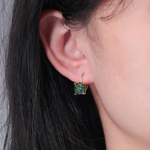 Vista 2 de CiNily Aretes colgantes para mujeres y niñas, hipoalergénicos, chapados en oro de 14 quilates, aretes con dije cuadrado de ópalo, aretes de palanca