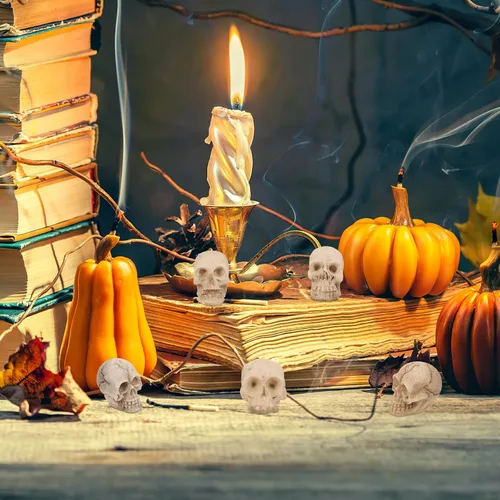 Vista 7 de ABOOFAN 20 mini calaveras de resina, decoración de cabeza de calavera de Halloween para mesa y jardín del hogar