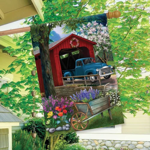 Vista 2 de Briarwood Lane Bandera de casa de primavera Bridge in Blooms