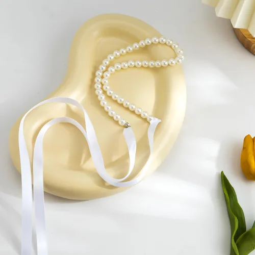 Vista 4 de Elegante gargantilla de perlas boho con detalle de lazo de cinta, un collar de cuentas de moda para mujeres y niñas