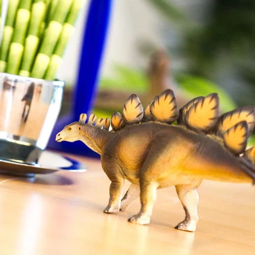 Vista 6 de Safari Ltd. Stegosaurus - Figura icónica modelo de dinosaurio de 8.5 pulgadas, juguete divertido y educativo para niños, niñas y niños a partir de 3