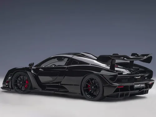 Vista 6 de McLaren Senna Stealth Cosmos Black con detalles de carbono modelo 1/18 de Autoart 76076
