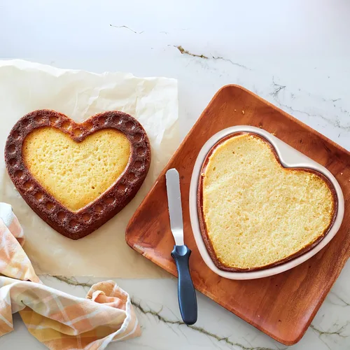 Vista 6 de BESTonZON 3 moldes para pasteles en forma de corazón, moldes de aluminio de 6 pulgadas con parte inferior extraíble, molde de pastel de corazón