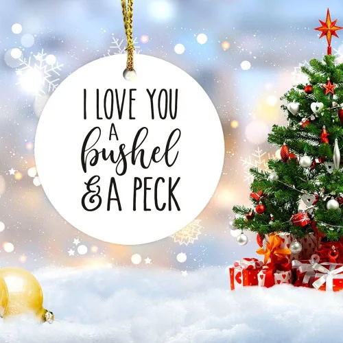 Vista 5 de Adorno de Navidad con texto en inglés "I Love You A Bushel & A Peck", adornos conmemorativos personalizados, adornos conmemorativos tradicionales