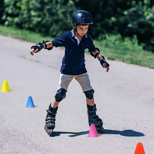 Vista 9 de Alasum 30 conos coloridos huecos de patinaje con parte inferior plana para entrenamiento de agilidad, conos deportivos ligeros portátiles
