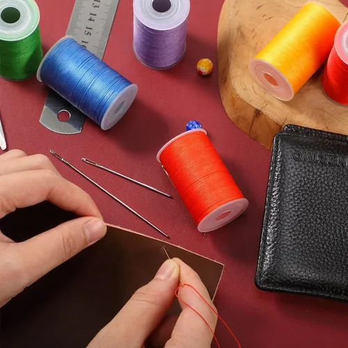 Vista 6 de 6 rollos de hilo fuerte para tapicería, hilo encerado de alta resistencia con agujas de costura a mano para máquina de manualidades de cuero de rojo