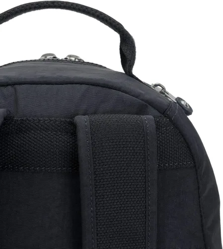 Vista 22 de Kipling Mochila pequeña Seoul para mujer, duradera, correas acolchadas para el hombro con funda para tableta, bolsa, Firma Emb, Mochila para tableta