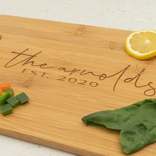 Vista 8 de Tabla de cortar de bambú personalizada, decoración de cocina rústica hecha a mano, alternativa de bloque de carnicero grande y duradera con grabado
