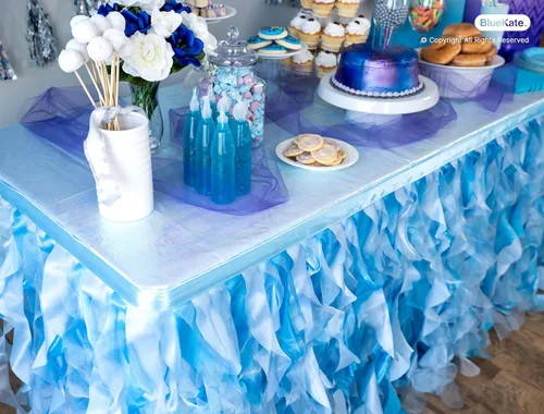 Vista 2 de Falda de mesa tutú azul. Falda de mesa de 6 pies con sauces de organza de doble capa para decoraciones bajo el mar, decoración de primer cumpleaños