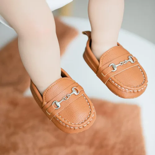 Vista 2 de Aploxphy Mocasines clásicos para bebés, niñas y niños, zapatos de vestir Oxford para bebés y niñas, zapatos de vestir para precaminantes, mocasines