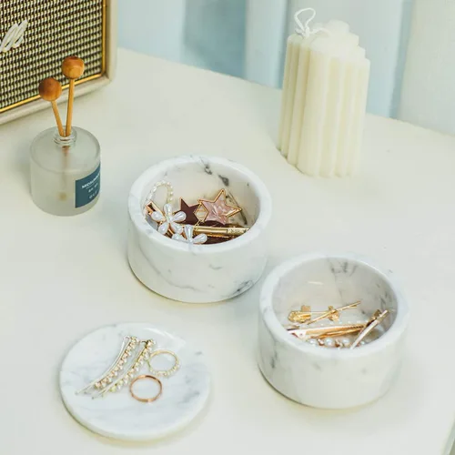 Vista 3 de Joyero de mármol organizador de resina de un nivel con tapa extraíble para anillos, collares, pulseras, aretes, anillos y accesorios (una sola capa)