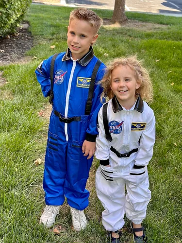 Vista 3 de Aoiviss Disfraz de astronauta para niños, disfraz espacial para niños y niñas, astronauta de la NASA, cosplay, juego de rol