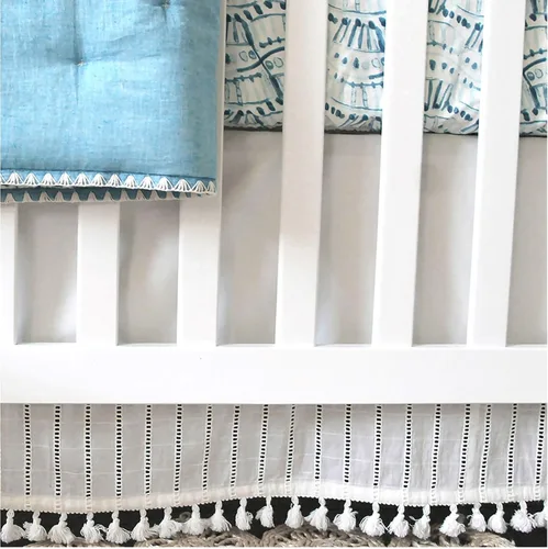 Vista 5 de Crane Baby Falda de cama envolvente para cuna, falda de cuna de algodón para niños y niñas, color blanco, 28 pulgadas de ancho x 52 pulgadas de alto