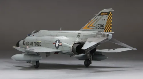 Vista 5 de FineMolds 1/72 US Air Force Jet Fighter F-4C Air National Guard (primera edición especial limitada) - Kit de construcción de modelos de plástico #
