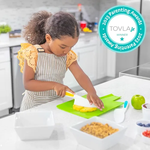 Vista 4 de TOVLA JR. Juego de regalo de corte para niños: 3 cuchillos de cocina seguros para niños, tabla de cortar plegable y 2 picadores aptos para niños.