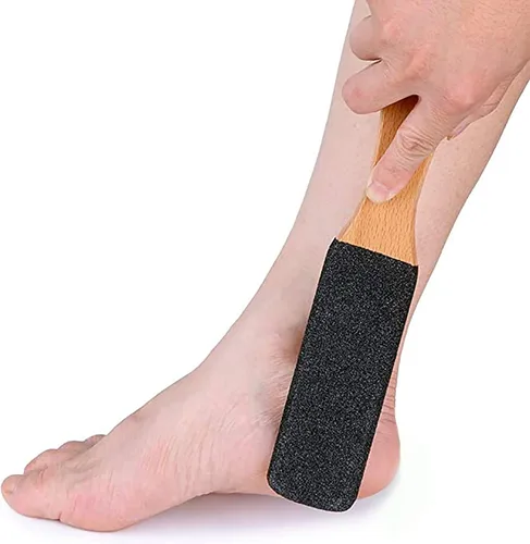 Vista 5 de Exfoliante de masaje de pies 2025: exfoliante y elimina callos para los pies. Depurador de pies con papel de lija para eliminar talones agrietados