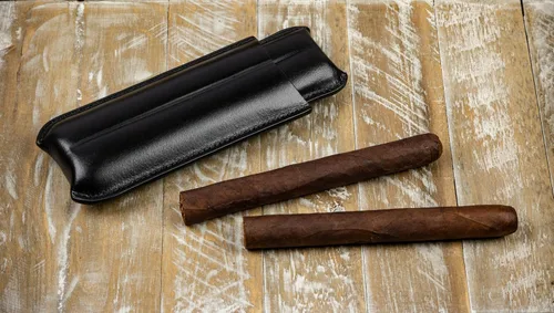 Vista 6 de Prestige Import Group Funda de cuero de viaje de cuero consolidado con soporte para cigarros 2 - Negro
