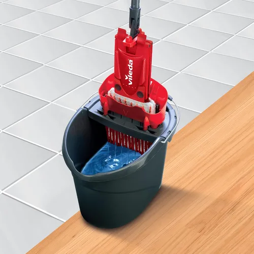 Vista 4 de Vileda UltraMax Mop - Trapeador de piso de microfibra roja