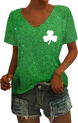 Vista 2 de QWENTMTNTY Camiseta de manga corta con cuello en V para mujer, con estampado de lentejuelas, casual, festiva, bandera irlandesa, trébol