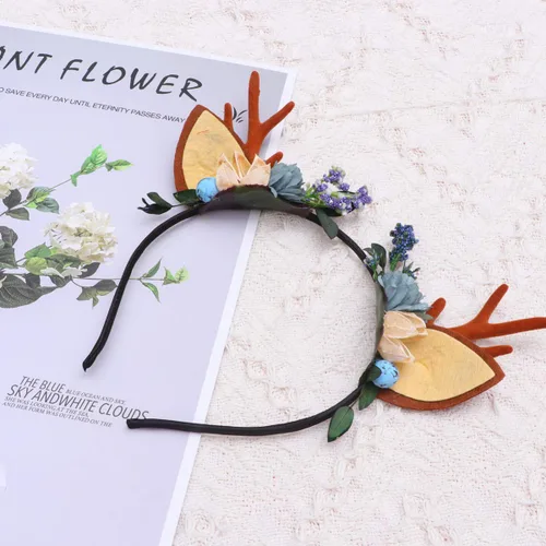 Vista 8 de Lurrose Diadema de Navidad con cuernos de ciervo, corona de bayas y flores, diadema de Navidad, boho, tocado para fiesta para mujer