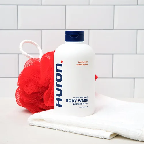Vista 7 de Huron Gel de baño hidratante para hombre – Aroma fresco y vigorizante de cítricos, eucalipto, menta y verduras aromáticas – Hecho con aceite