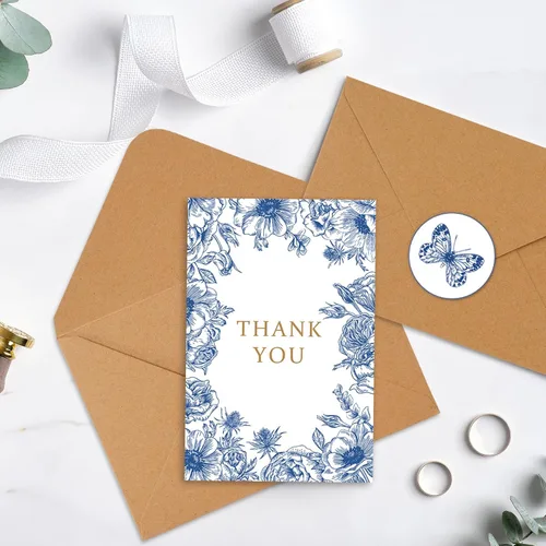 Vista 7 de AnyDesign Paquete de 36 tarjetas de agradecimiento florales azules y blancas con sobres de papel de estraza con calcomanías elegantes
