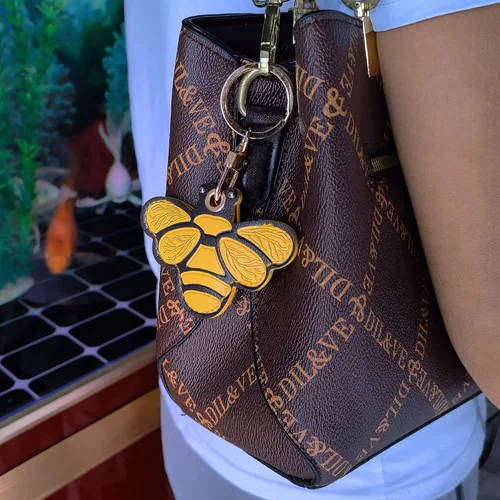 Vista 6 de CATCH ON Paquete de 2 fundas de cuero para llavero, bonitos accesorios Kawaii adecuados para Airtag