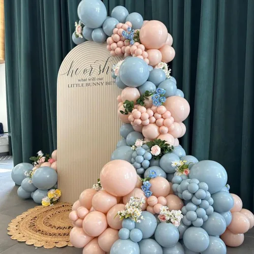 Vista 2 de Kit de arco de guirnalda de globos de revelación de género, color rosa y azul, 145 globos de látex rosa polvoriento y azul para él o ella